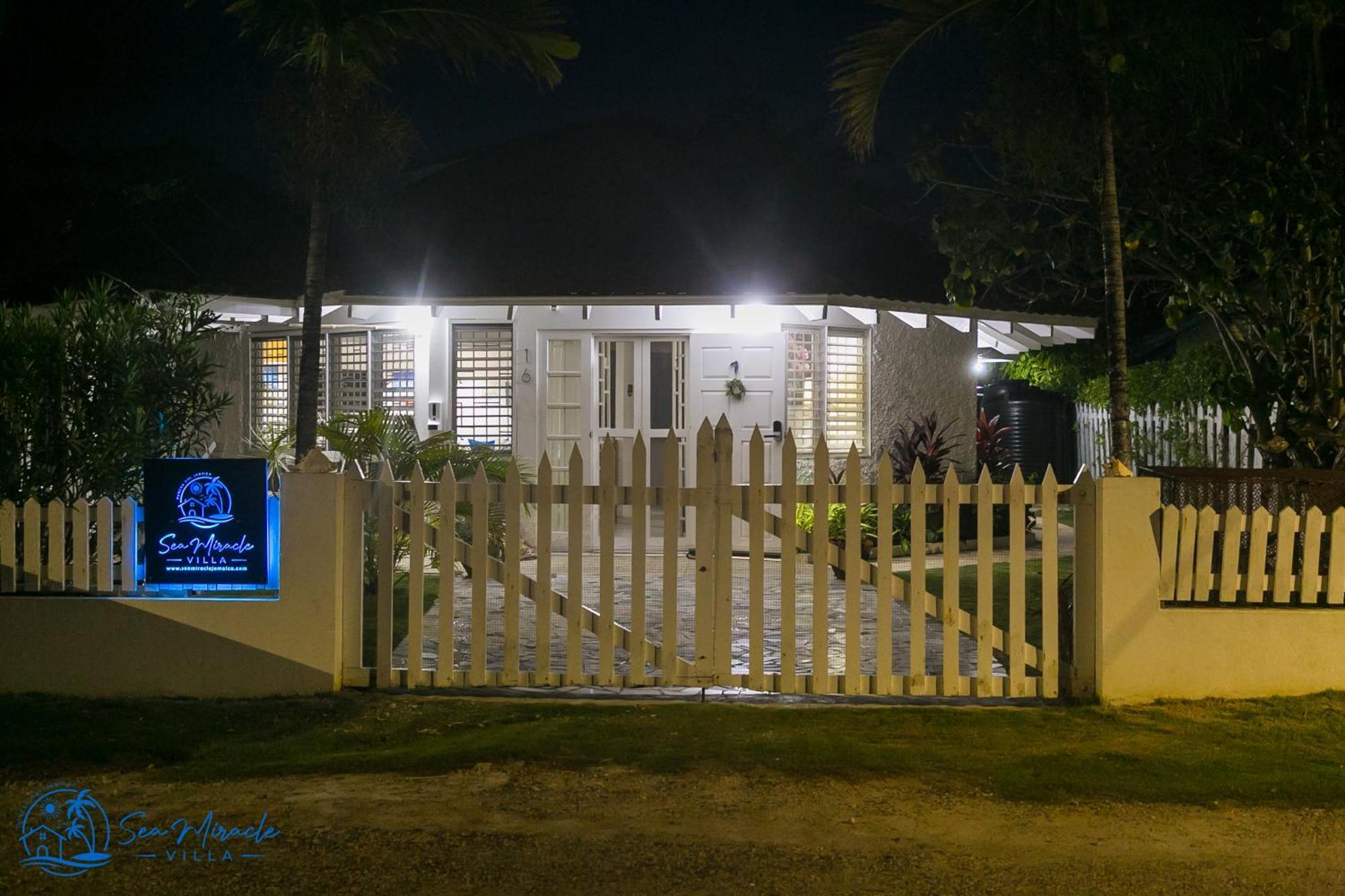 Sea Miracle Villa/Beach Cottage Silver Sands ภายนอก รูปภาพ