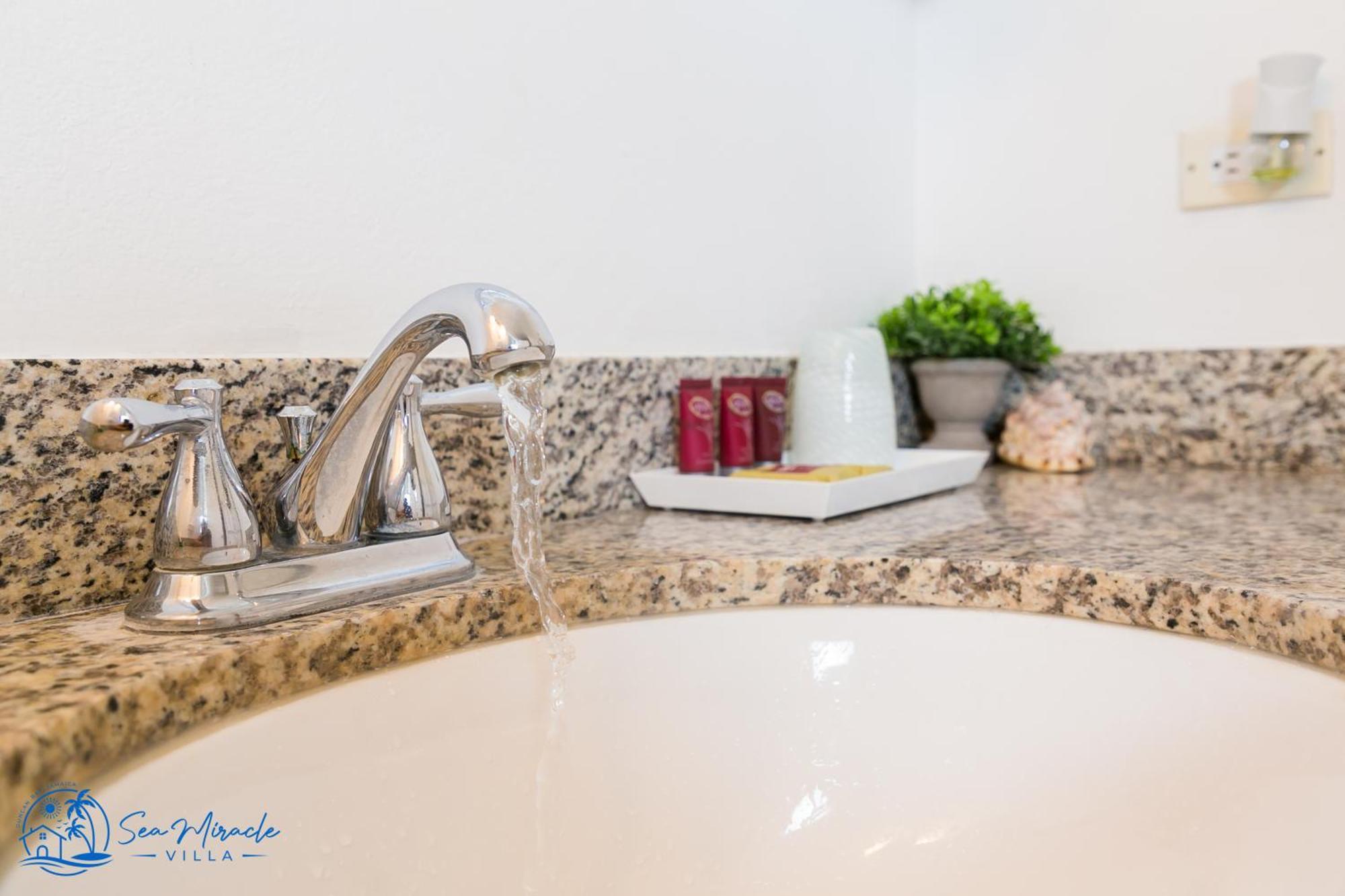 Sea Miracle Villa/Beach Cottage Silver Sands ภายนอก รูปภาพ